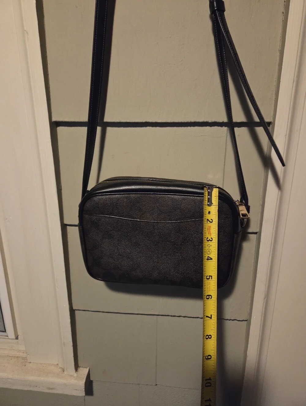 Coach CR135 Signature Canvas Camera Bag Crossbody Brown Black Gold Hardware EUC - Picture 9 of 11